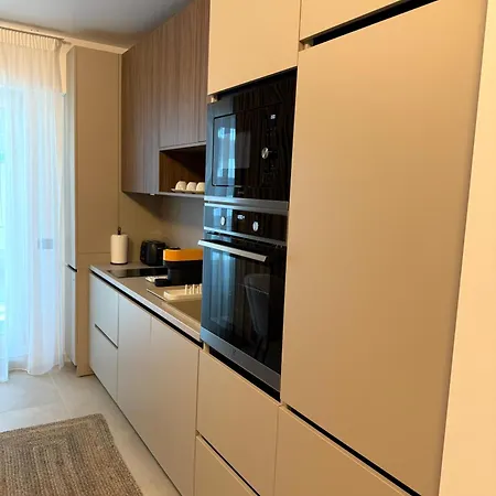 Zyra Blue Heart Pool & Apartment