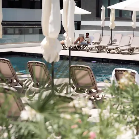 Zyra Blue Heart Pool & Apartment Navodari