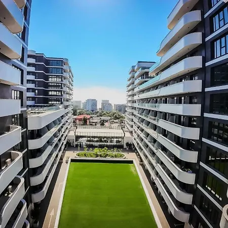 Zyra Blue Heart Pool & Apartment