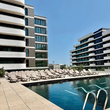 Zyra Blue Heart Pool & Apartment
